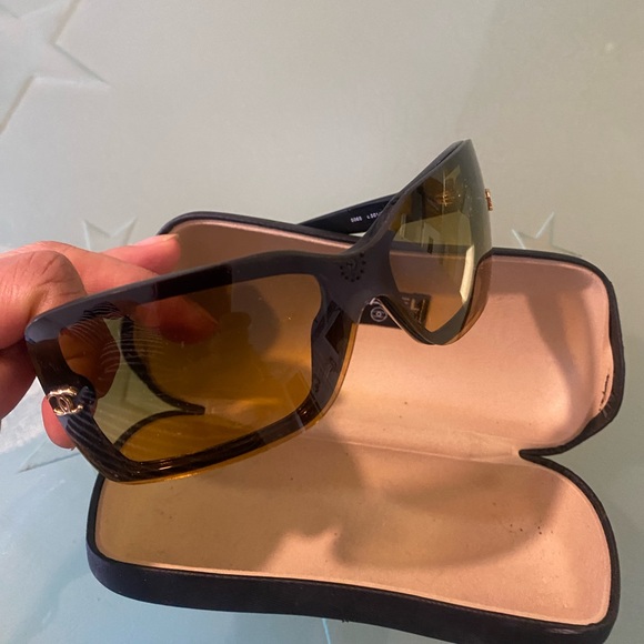 Chanel vintage sunglasses in gradient lens - Picture 7 of 12